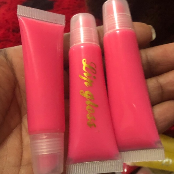 Lips gloss and lashes - Picture 2 of 16